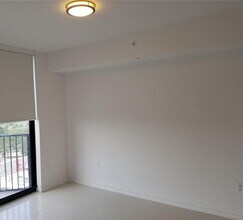 5168 NW 84th Ave, Unit 1808 in Doral, FL - Foto de edificio - Building Photo