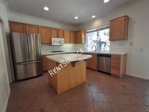 24339 Alyssum Pl in Valencia, CA - Foto de edificio - Building Photo