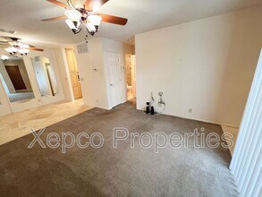 420 N Villa Ct in Palm Springs, CA - Building Photo - Building Photo