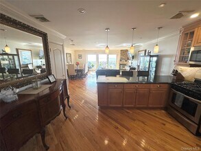 353 W Broadway in Long Beach, NY - Building Photo - Building Photo