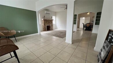 113 NW 35th St in Miami, FL - Foto de edificio - Building Photo