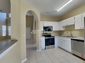 18110 Lembrecht Way in Tampa, FL - Foto de edificio - Building Photo