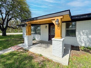 2108 Ontario Ave in Baytown, TX - Building Photo - Building Photo