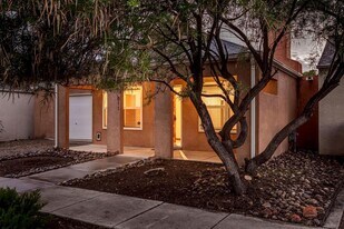 811 7th St NW in Albuquerque, NM - Building Photo