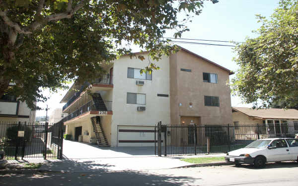 236 S Avenue 55 in Los Angeles, CA - Foto de edificio - Building Photo