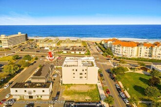 57-61-61 Brighton Ave in Long Branch, NJ - Foto de edificio - Building Photo
