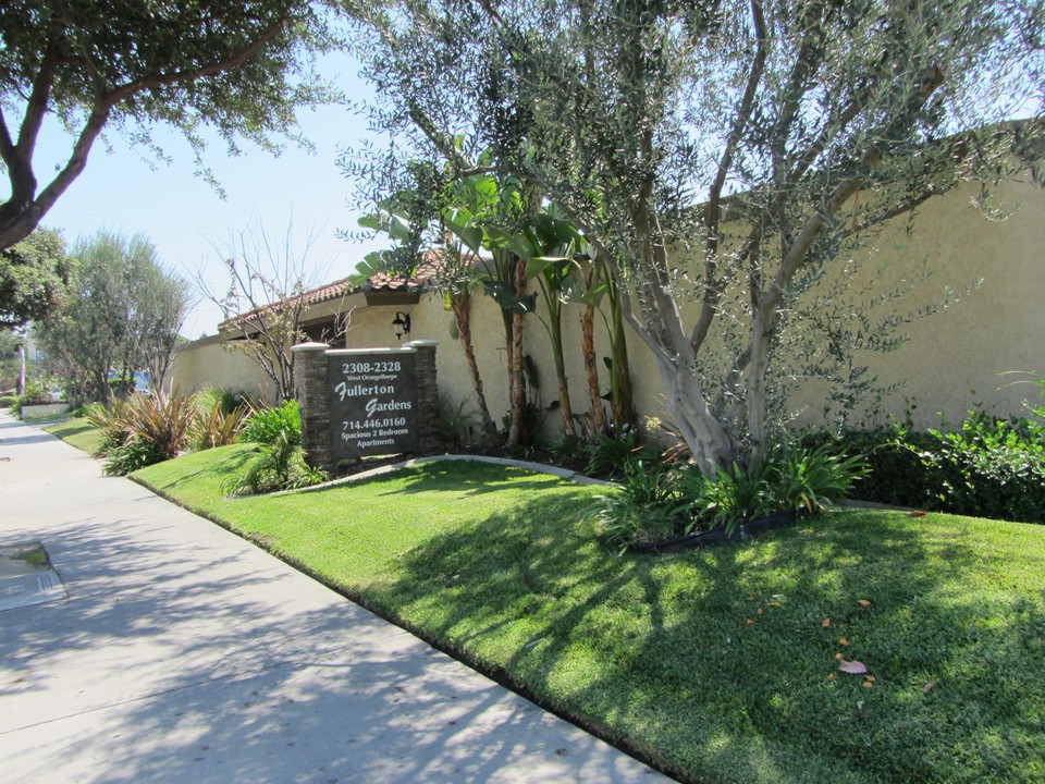 Fullerton Gardens Apartments in Fullerton, CA - Building Photo