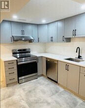 14 Niles Ct in Brampton, ON - Building Photo - Building Photo