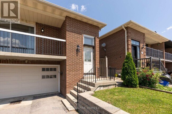 54 ASHBURN UPPER Crescent in Vaughan, ON - Building Photo - Building Photo