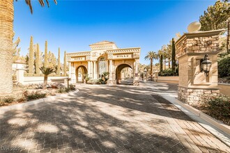 768 Tozzetti Ln in Henderson, NV - Foto de edificio - Building Photo