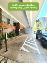 242427 Kuhio Ave. in Honolulu, HI - Building Photo - Building Photo