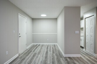 Southern Pines in Spartanburg, SC - Building Photo - Interior Photo