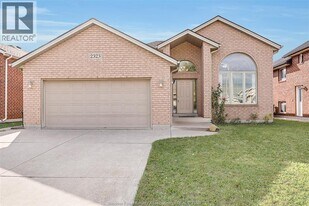 2323 Askin Ave in Windsor, ON - Building Photo