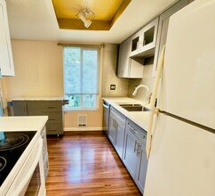 4717 W Lake Sammamish Pky SE, Unit C305 in Issaquah, WA - Building Photo - Building Photo