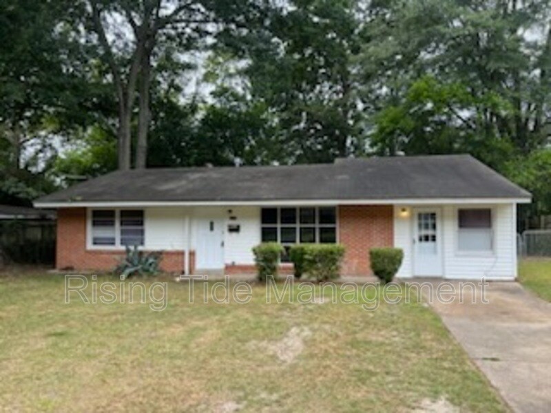 3227 Willow Ln Dr in Montgomery, AL - Building Photo