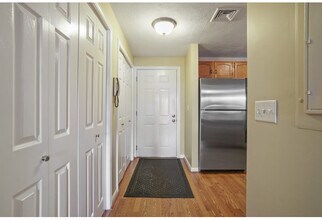 24 South St, Unit 2b 2b Medford Square Apt in Medford, MA - Building Photo - Building Photo