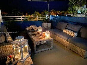 7600 Collins Ave in Miami Beach, FL - Building Photo - Building Photo