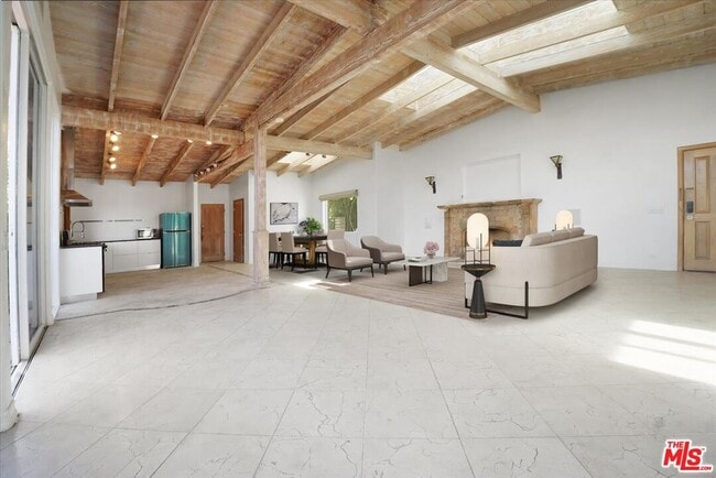 960 N Tigertail Rd in Los Angeles, CA - Building Photo - Building Photo