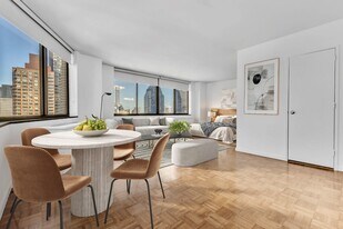 245 E 44th St in New York, NY - Building Photo