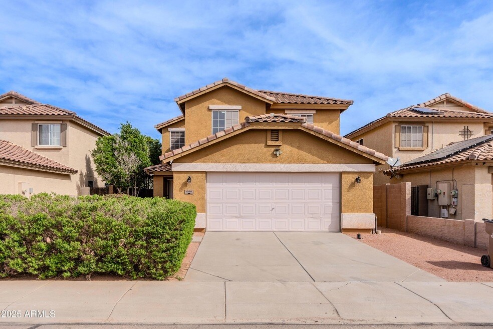 1096 E Rolls Rd in Queen Creek, AZ - Building Photo