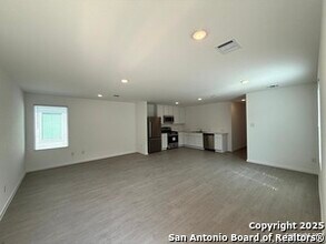 3614 Amber Glade in San Antonio, TX - Building Photo - Building Photo