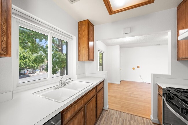 8355 Capricorn Way in San Diego, CA - Building Photo - Building Photo