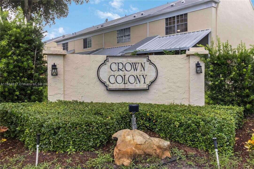 2892 Belmont Ln in Hollywood, FL - Building Photo