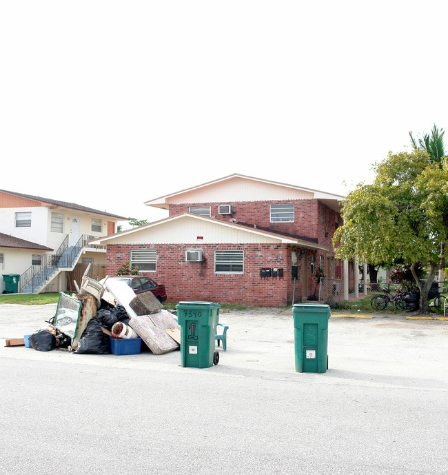 7340-7350 NW 37th St in Hollywood, FL - Building Photo - Building Photo