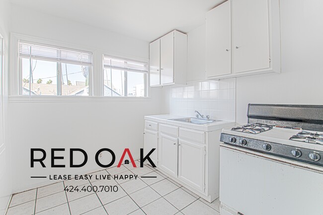 909 1/4 S Kenmore Ave in Los Angeles, CA - Building Photo - Building Photo