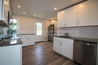 11 Washington Rd in Rye, NH - Building Photo - Building Photo