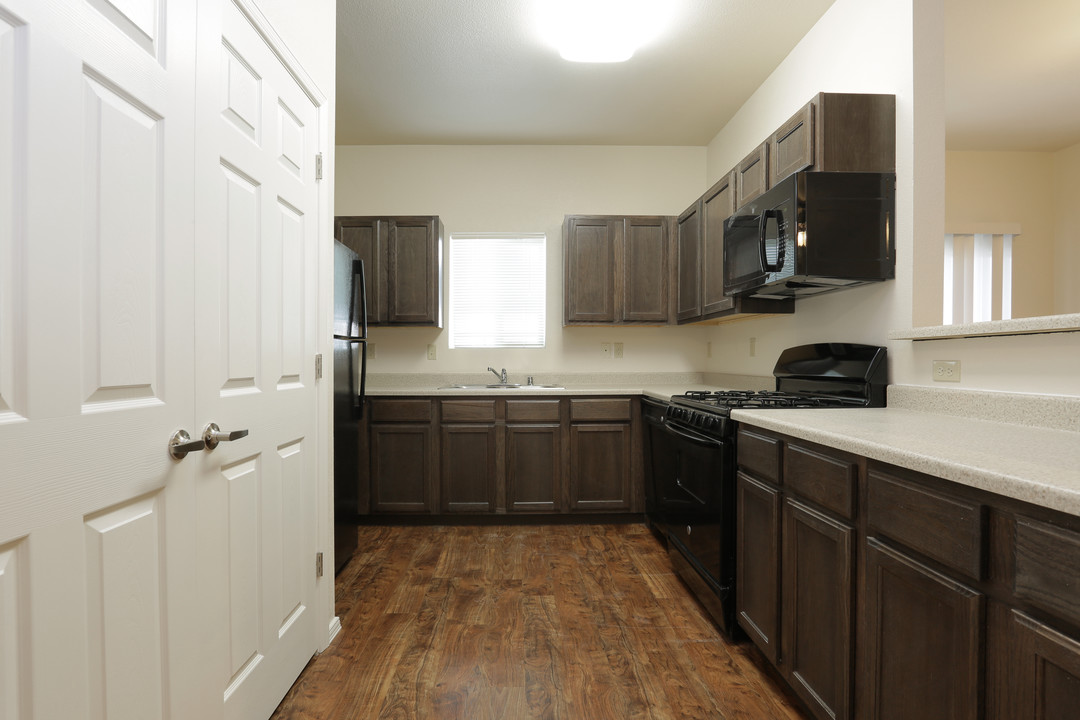 Laureles Del Este Apartments in Fabens, TX - Building Photo