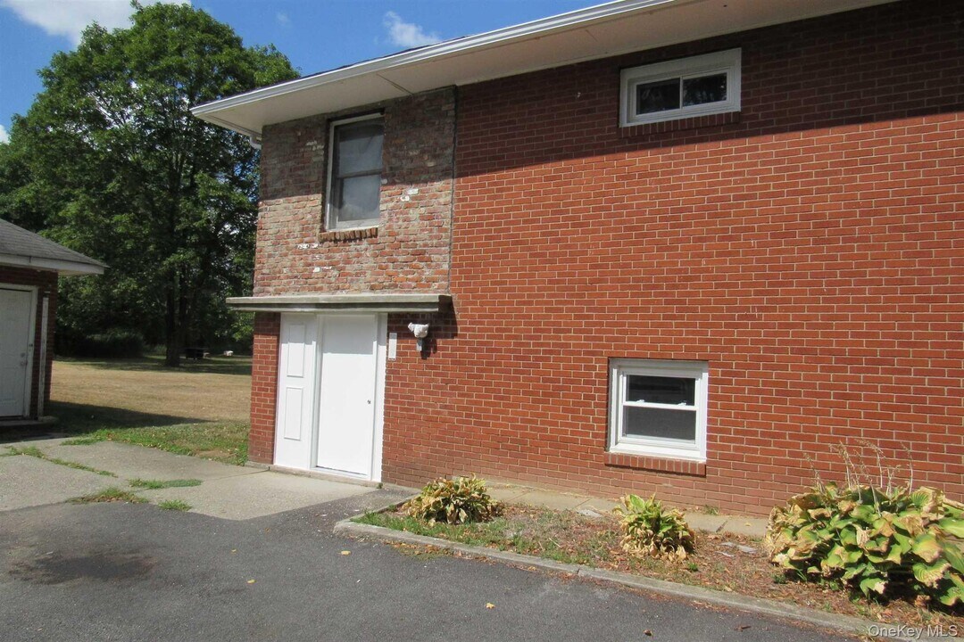 1425 NY-82 in Hopewell Junction, NY - Building Photo