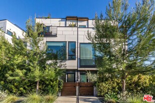 906 Benton Wy in Los Angeles, CA - Building Photo