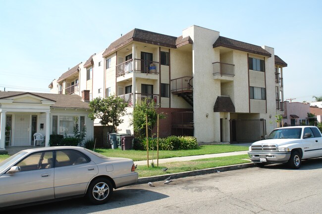 1124 Orange Grove Ave in Glendale, CA - Building Photo - Building Photo