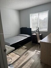 406 Lakeside Dr in Margate, FL - Foto de edificio - Building Photo