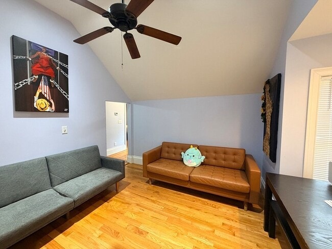 341 Linwood Ave, Unit 2 in Newton, MA - Building Photo - Building Photo