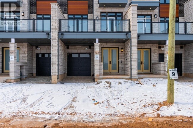 3298 Umar Ave in Oakville, ON - Building Photo - Building Photo