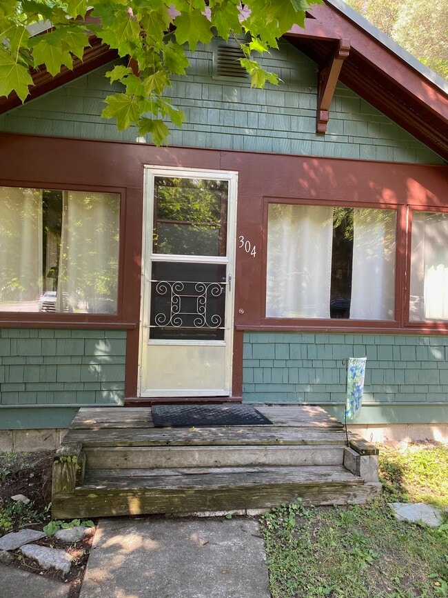 304 Dakota Ave in Whitefish, MT - Building Photo - Building Photo