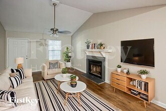 6014 Crosswood Ct in Charlotte, NC - Foto de edificio - Building Photo