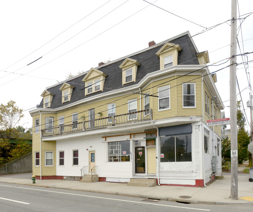 1101-1103 Elmwood Ave in Providence, RI - Building Photo