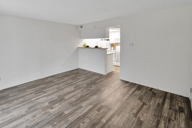 Canyon Creek in Dallas, TX - Building Photo - Building Photo