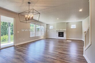 6904 NE 72nd Way in Vancouver, WA - Building Photo - Building Photo