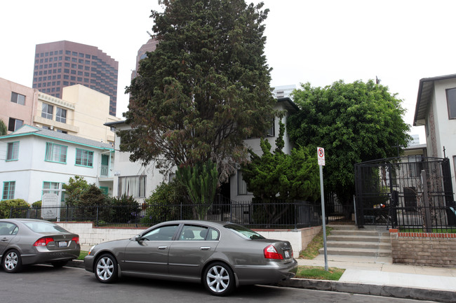 1230 S Westgate Ave in Los Angeles, CA - Foto de edificio - Building Photo