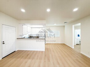 11459 Collins St, Unit 201 in Los Angeles, CA - Building Photo - Building Photo