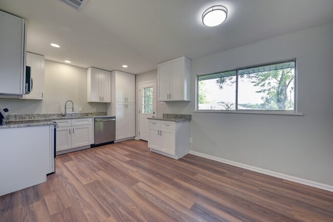 property at 806 W Jefferson St