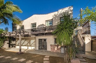 850 N La Jolla Ave Apartments