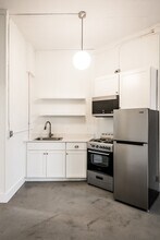 223 E Ferry St, Unit 103 in Detroit, MI - Foto de edificio - Building Photo