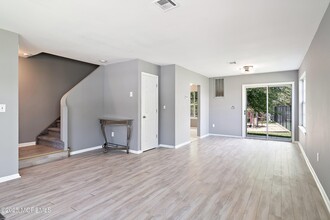 17 Mainbraid Ct in Tinton Falls, NJ - Building Photo - Building Photo