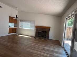 6278 Jarvis Ave in Newark, CA - Foto de edificio - Building Photo