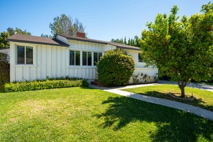 5840 Allott Ave in Van Nuys, CA - Building Photo